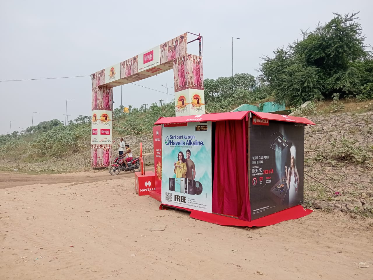Hoardings, Boards & Arch-Gates Project #51